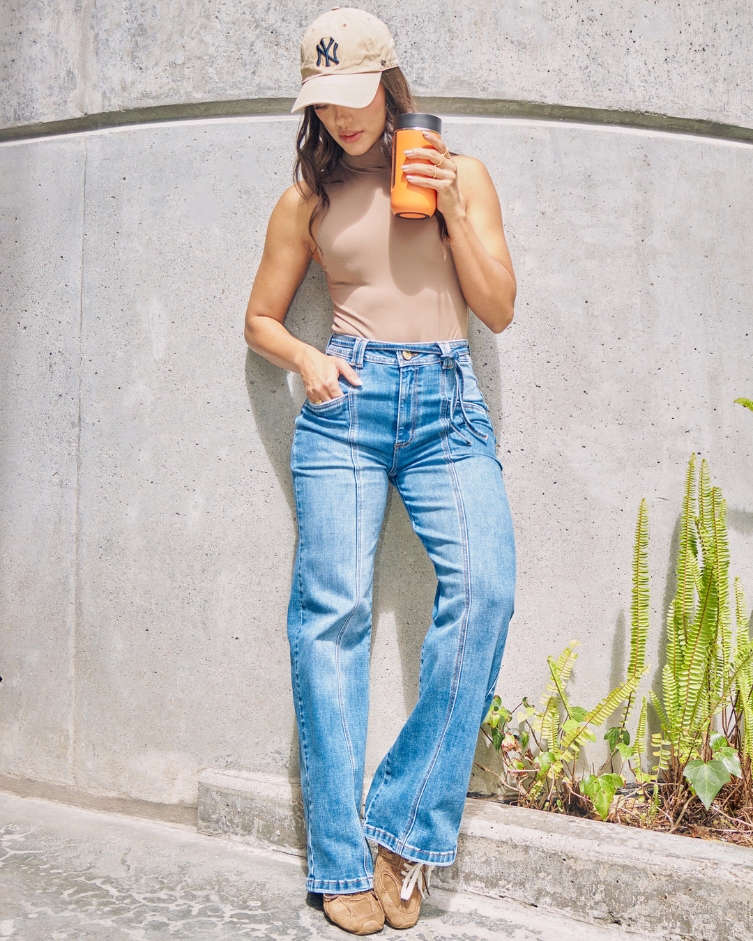 PANTALON DAMA BOTA RECTA TIRO ALTO REF. 18091